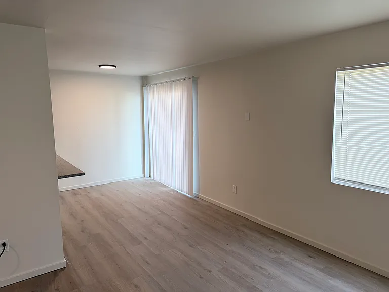 223 E St NE #3 — Photo 4