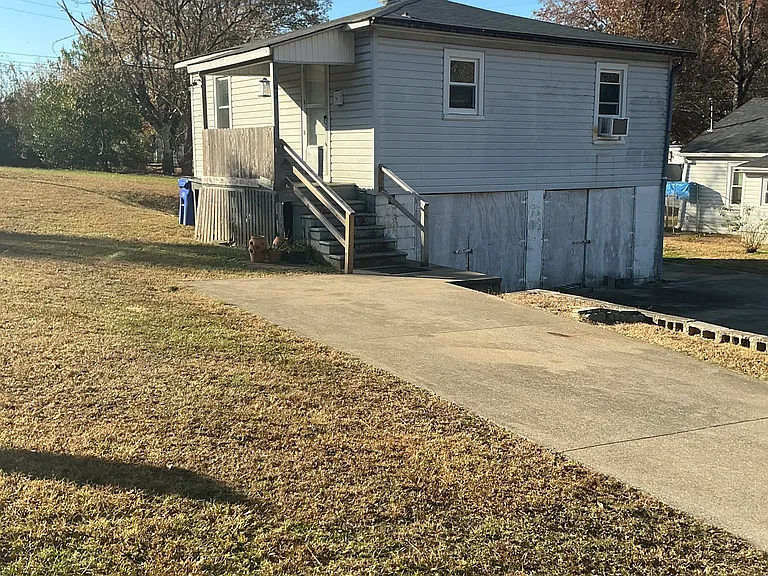 102 Button Ave — Photo 1
