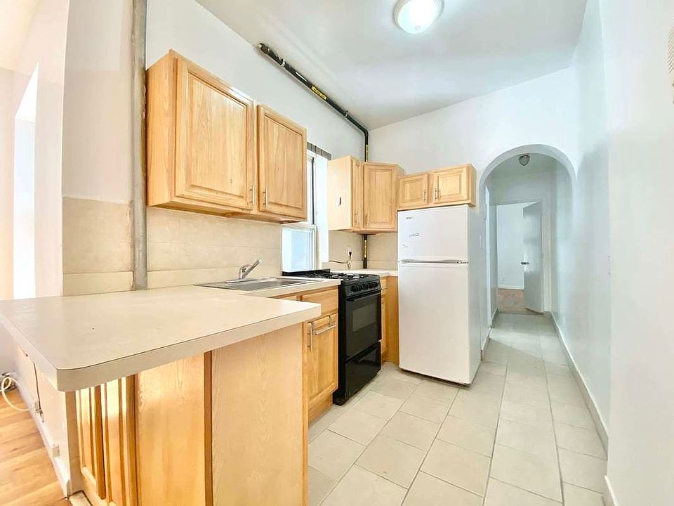 2nd image of 520 W 175th St APT 2A