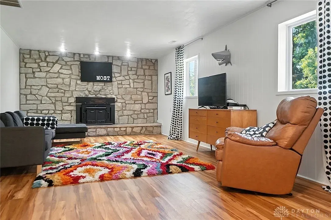 3 bed, 2062 sqft, $2,500 — Photo 4