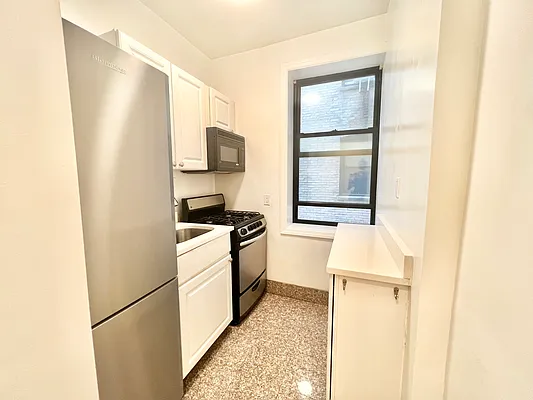 Rented by A&E Real Estate Management | media 8