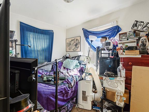 5th image of 1124 Locust Street