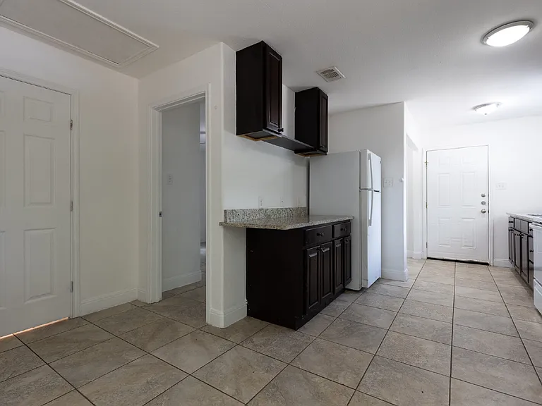601 Coleman St #2 — Photo 7