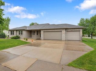 2101 Meadow Grn, Stoughton, WI 53589