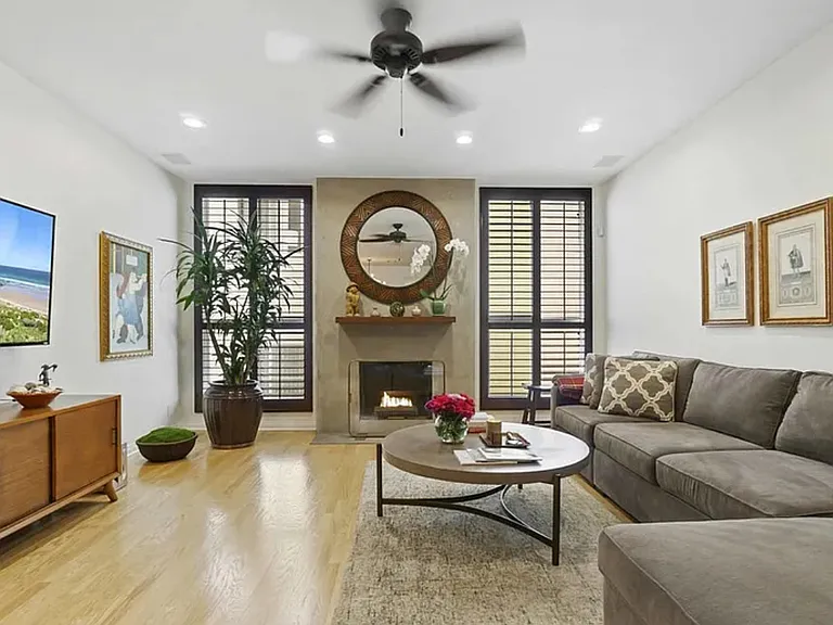 1209 N Kings Rd #8 — Photo 3