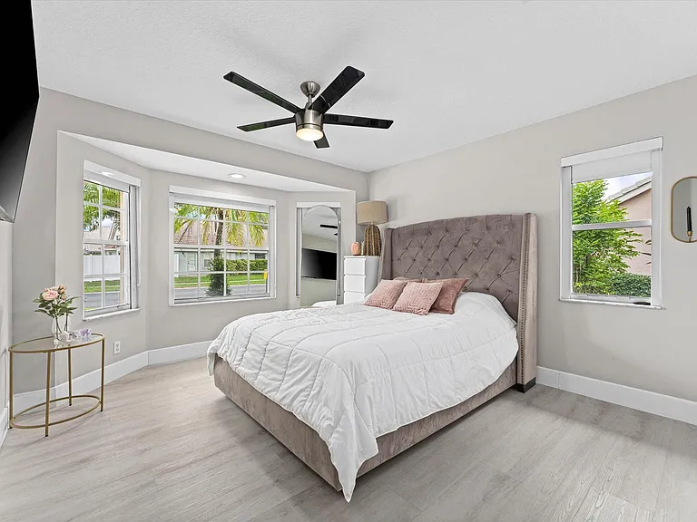 10112 Aqua Vista Way — Photo 24
