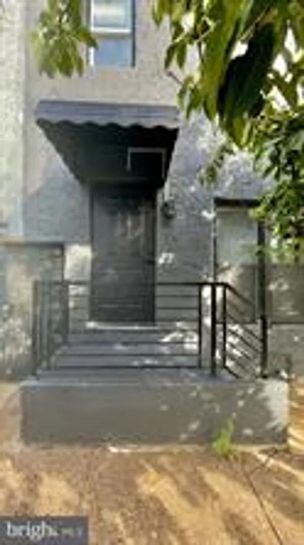 2007 N Front St — Photo 1