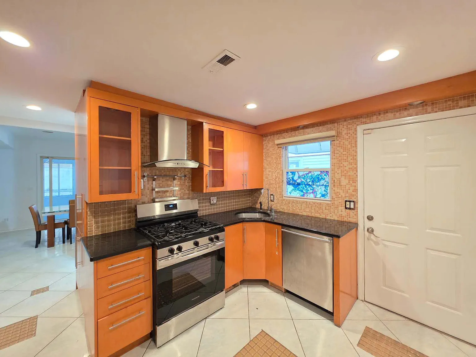 2 bed, $2,700 — Photo 1