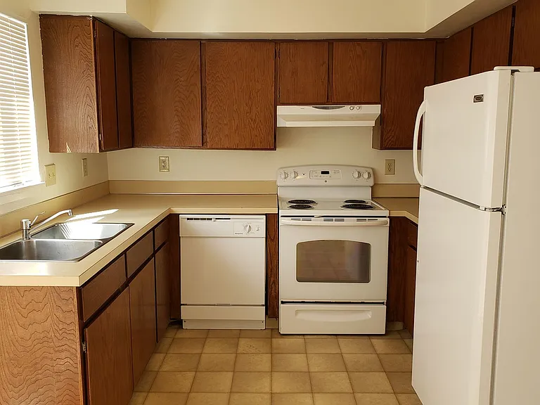 84 Colby Court Ln — Photo 3