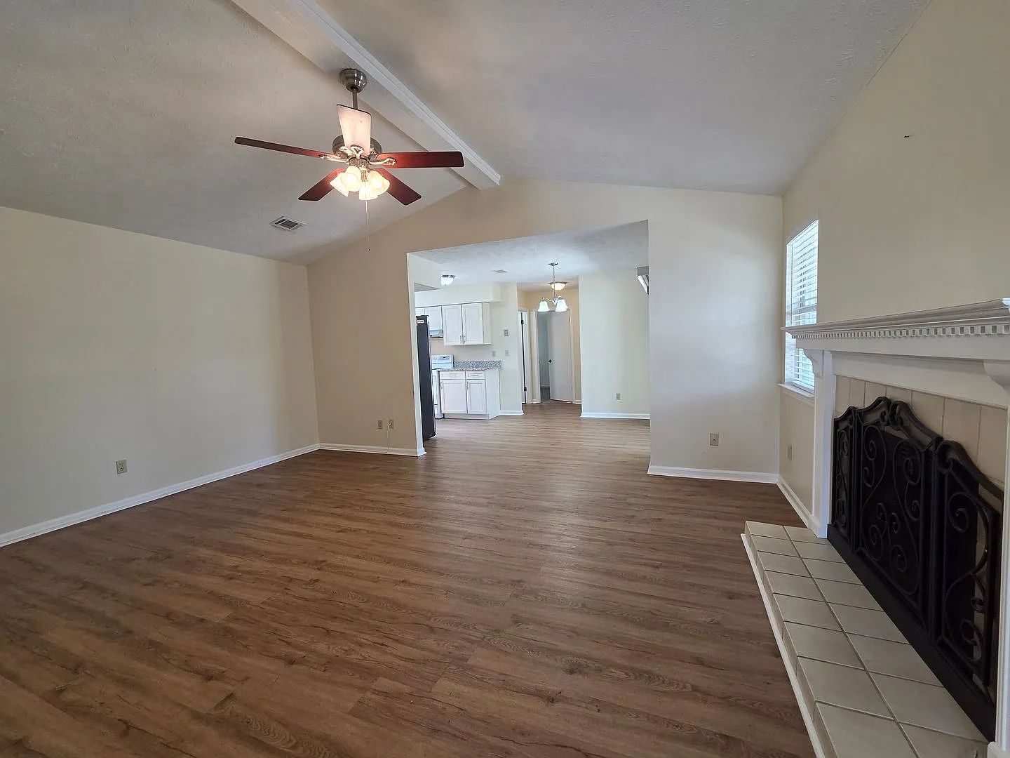 For Lease - 3 BR|2 BA Home, 1 Car Garage, Fenced — Photo 4