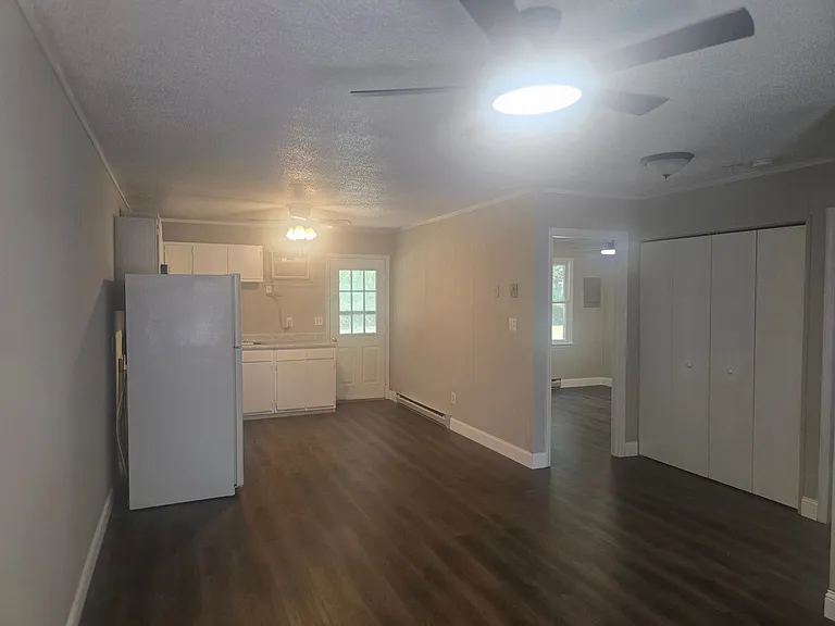506 Lake Dr — Photo 3