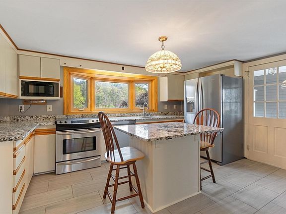4th image of 1465 Sudbury Rd