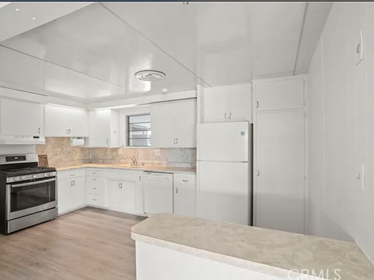 640 San Jose Dr — Photo 4