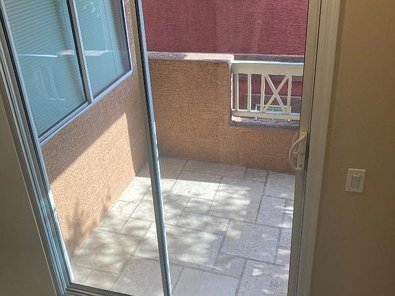 Covered 2nd level patio NW exposure