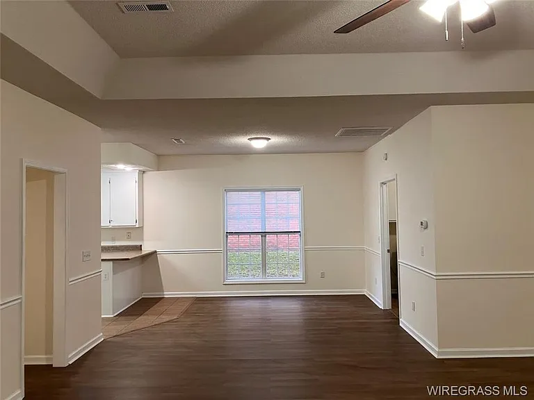 209 Camden Dr — Photo 5