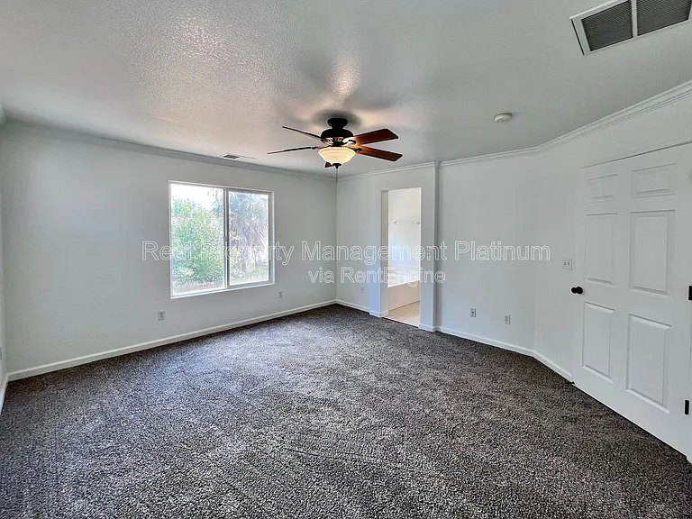 6054 E Hampton Way — Photo 5