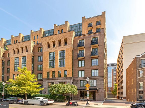 2nd image of 910 M St NW APT 804