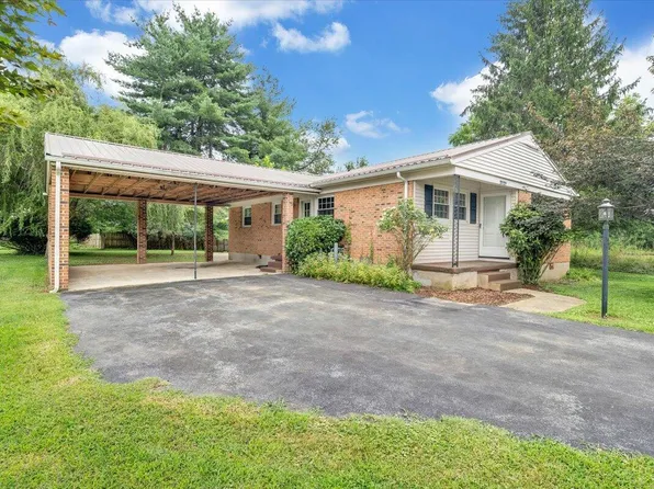 2029 S Hampshire Ave, Covington, VA 24426