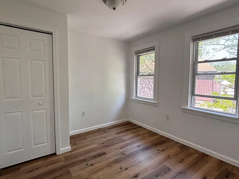859 Broadway Ave #859 — Photo 4
