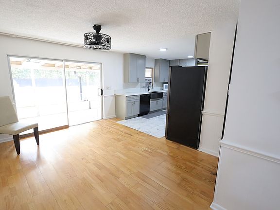 5th image of 453 Wilford Ave