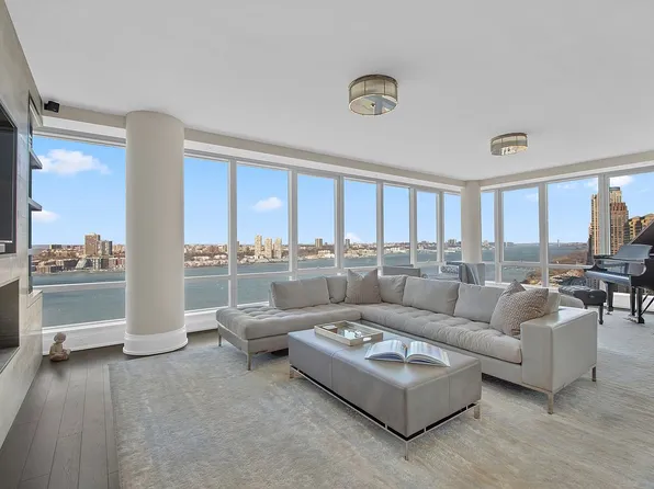 50 Riverside Blvd APT 28A, New York, NY 10069