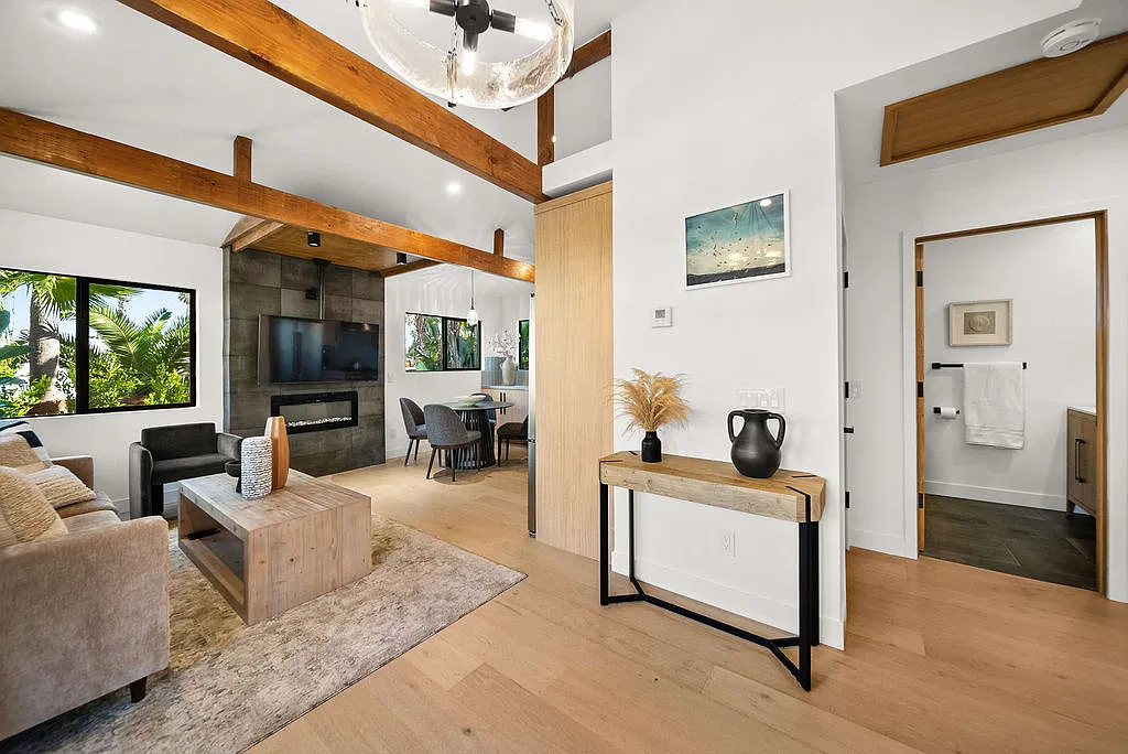 2 bed, 735 sqft, $7,995 — Photo 3