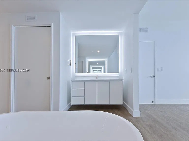 700 NE 24th St #5402 — Photo 45