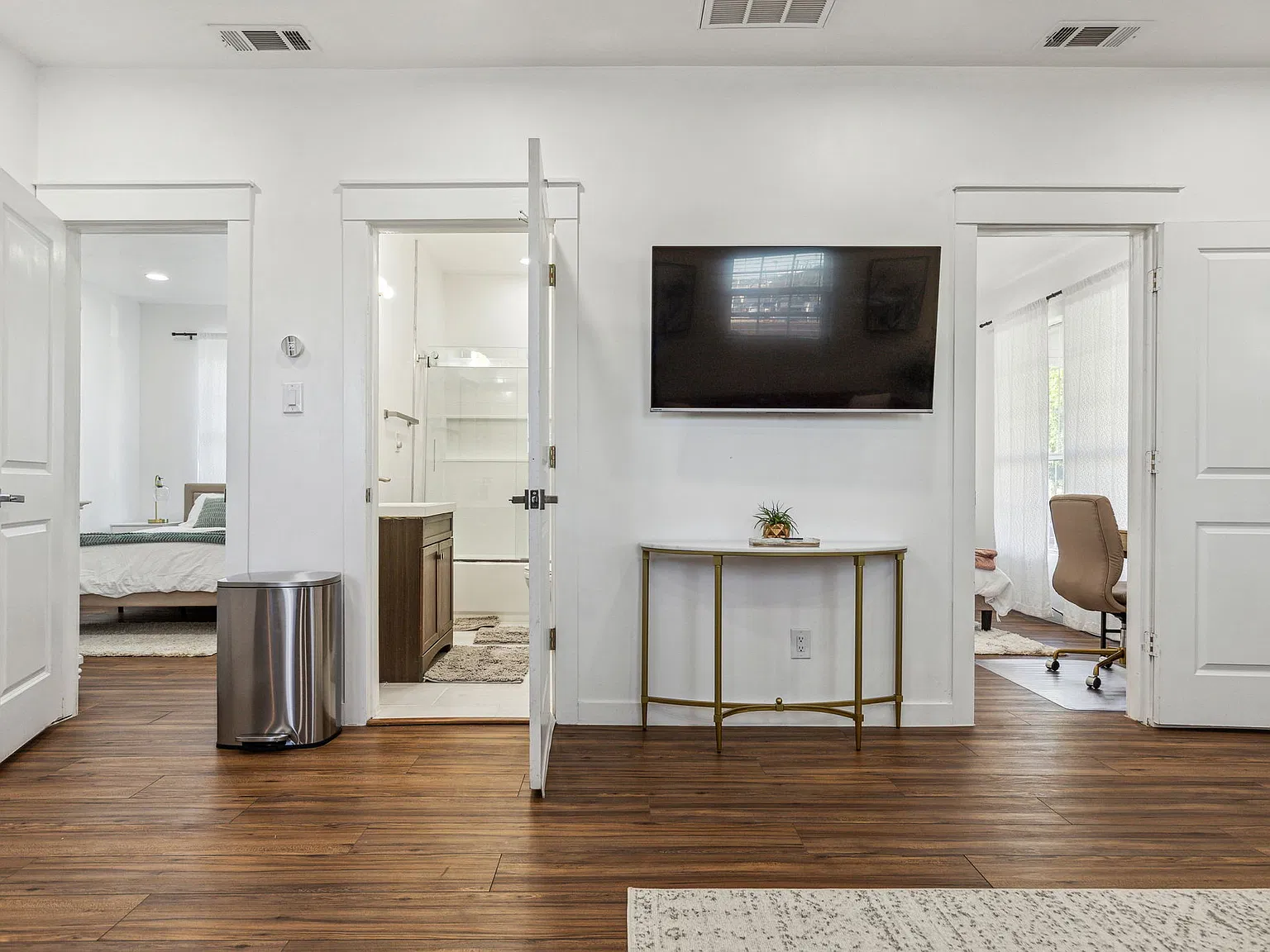 2 bed, 750 sqft, $2,000 — Photo 3