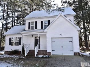 928 Greenbriar Dr, Fuquay Varina, NC 27526