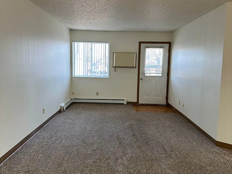 Dakota E & W Apartments — Photo 64