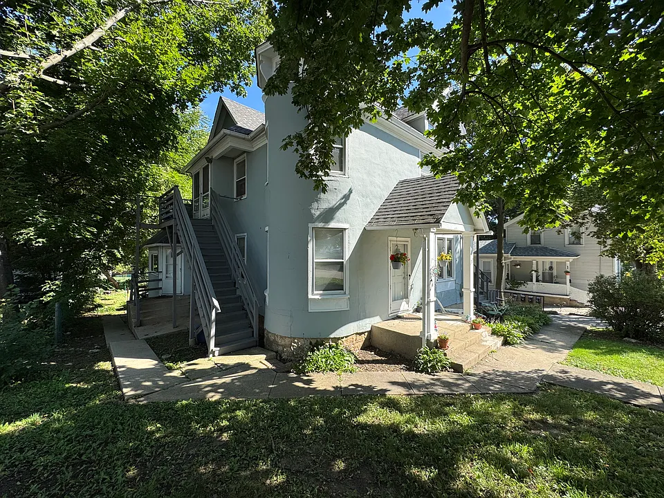 137 E Washington St #1R