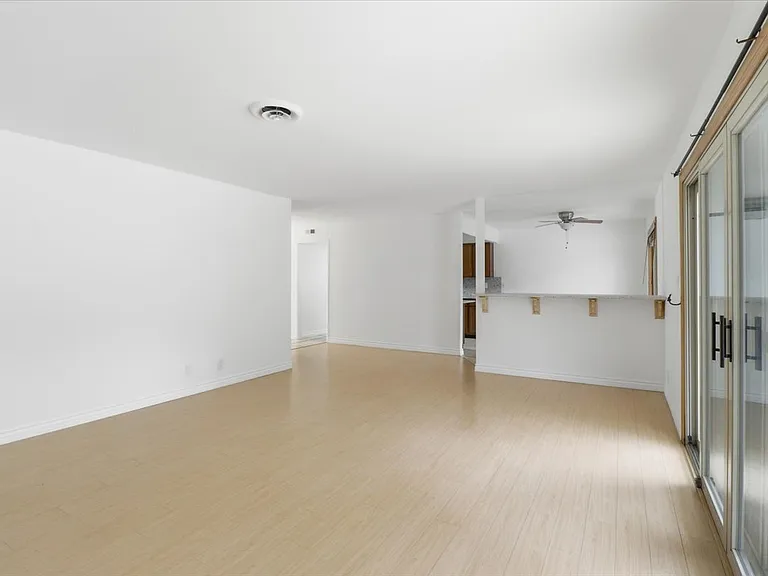 577 Houston Dr — Photo 7