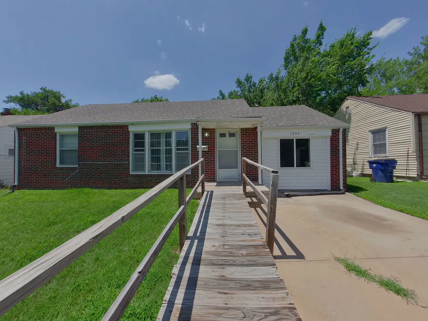 1557 N Broadview — Photo 1