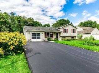122 Trotters Rdg, Camillus, NY 13031