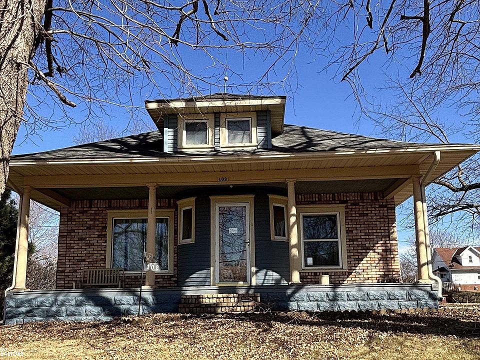 1st image of 102 E Division St N