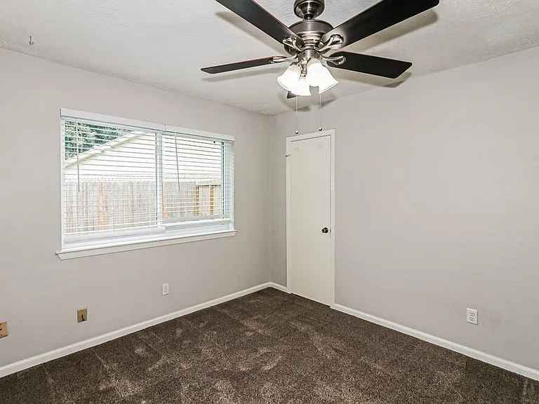 203 Old Oaks St — Photo 13