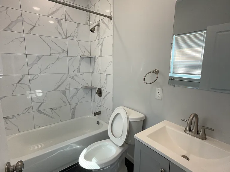 207 Redwood Ave #202 — Photo 26