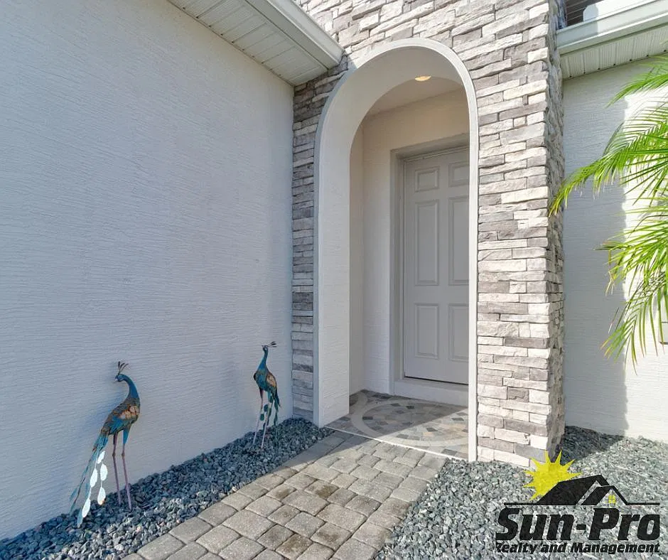 3 bed, 2.0 bath, 1983 sqft, $2,745 — Photo 3