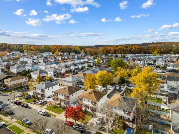 16 Shadow Ln, Staten Island, NY 10306