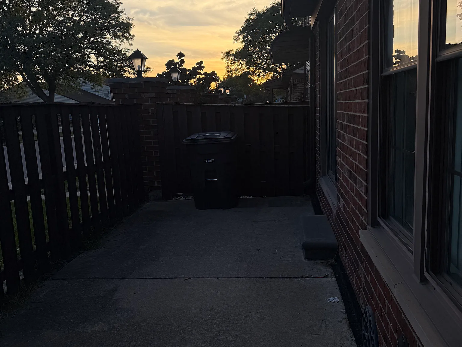 2 bed, 905 sqft, $1,700 — Photo 2