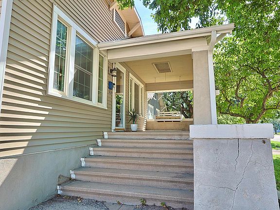 3rd image of 529 Dexter St