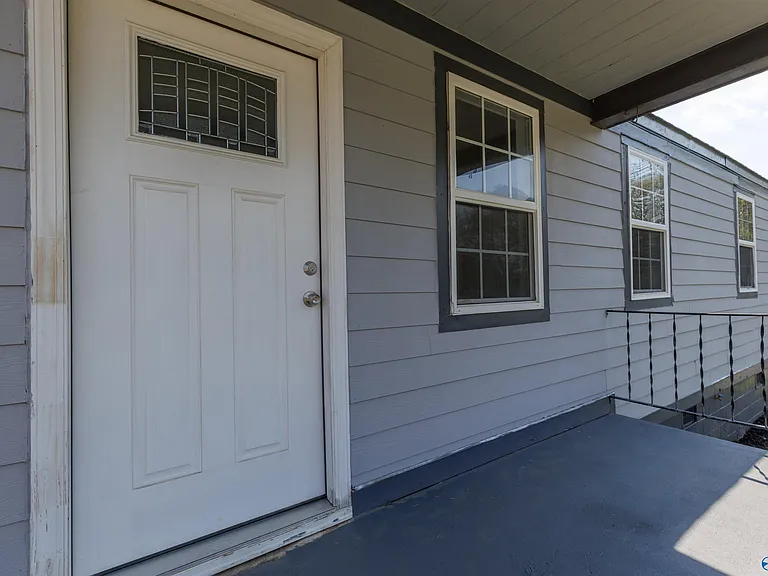 214 Richmond Dr NW — Photo 3