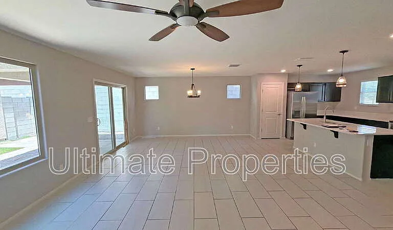 11694 N 166th Dr — Photo 3