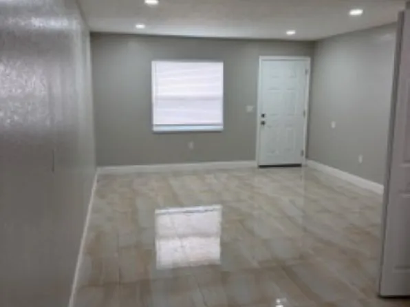 9426 N 50th St, Tampa, FL