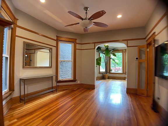 2nd image of 1111 N Sacramento Ave Floor 1