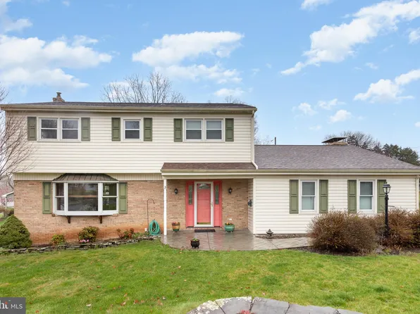 3 Homestead Ln, Camp Hill, PA 17011