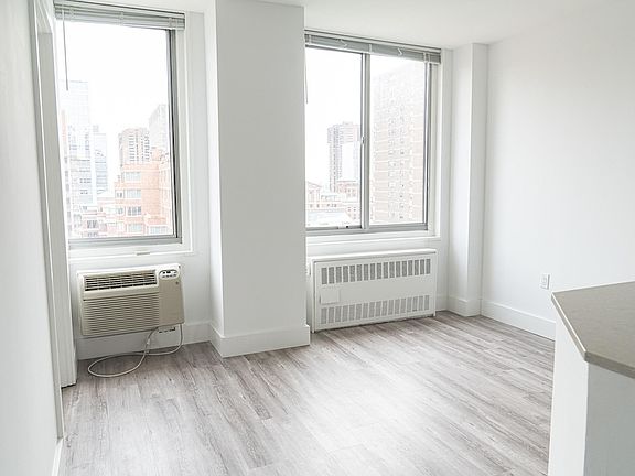 4th image of 480 2nd Ave APT 14C