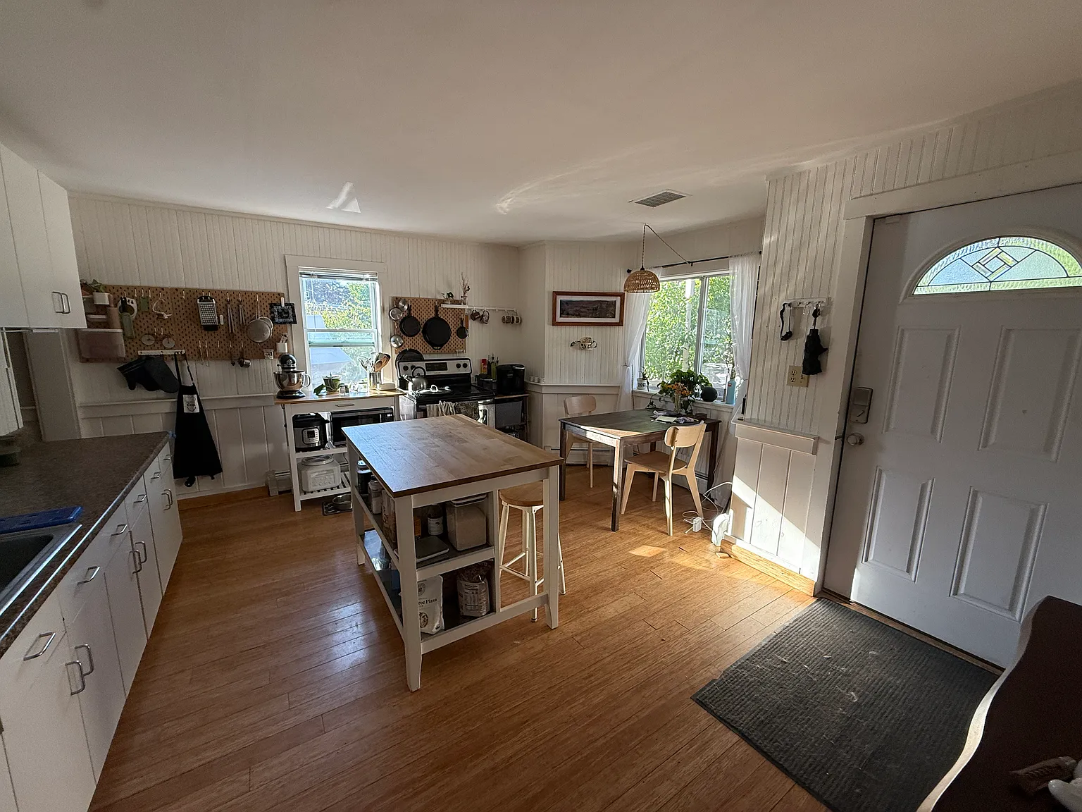 3 bed, 1.5 bath, $2,600 — Photo 2