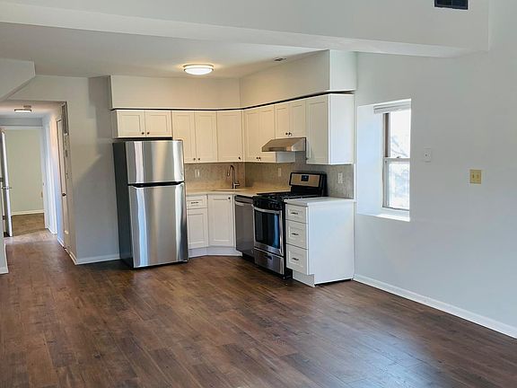 Kitchen & living room area