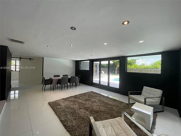 2115 Alamanda Dr — Photo 9